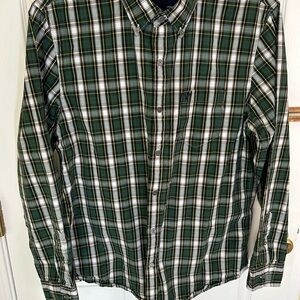 American Eagle Men's Green Plaid Button-Down Shirt